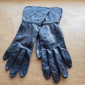 CHANEL Authentic Black Gloves